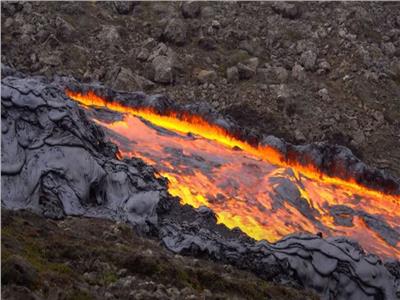 ظهور «نهر النار» في آيسلندا