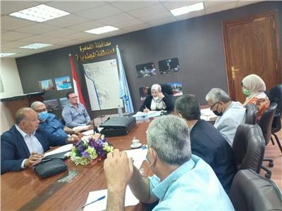 «نائب محافظ القاهرة» تستعرض الخطة الاستثمارية لأحياء المنطقة الجنوبية 