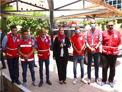وزيرة التضامن تشهد إطلاق قافلة مساعدات طبية وغذائية للفلسطينيين 
