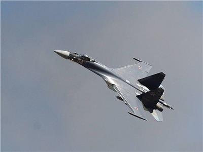 مقاتلة روسية من طراز Su-35 تعترض طائرة تجسس أمريكية فوق المحيط الهادئ