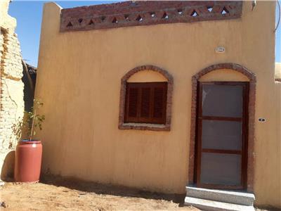 قرية حررها الرئيس.. ترميم ٤٠ منزلاً وتوصيل المياه وبطاطين لأهالى «باب الأحرار»