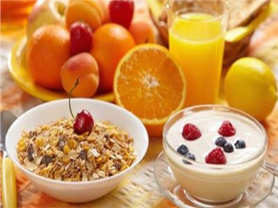 منتجات الألبان والفاكهة مكونات أساسية لـ«إفطار طفلك»