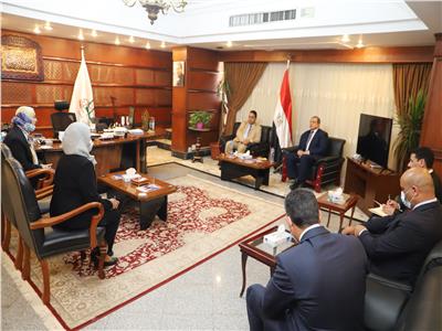 «سعفان» يبحث مع وزير العمل الليبي تنظيم وتسهيل تنقل الأيدي العاملة