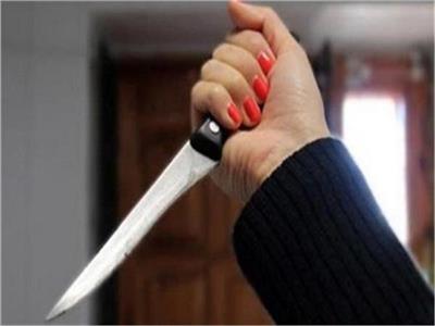 سيدة تقتل نجلها وتصيب زوجها بسكين في طنطا