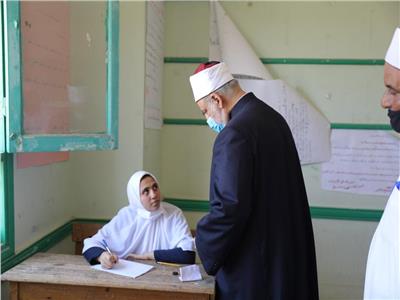 وكيل الأزهر يتفقد لجان العاشر من رمضان في أول أيام امتحانات «الثانوية»| صور