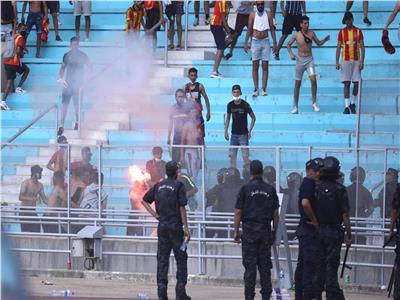 الأمن التونسي يسلم مراقب المباراة تعهدًا بتأمين لاعبي الأهلي