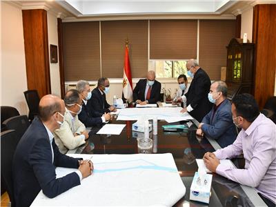 وزير الإسكان يتابع مشروعات إحلال وتجديد شبكات مياه الشرب بمحافظة القاهرة