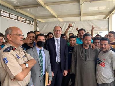 إطلاق سراح 90 مصريًا كانوا محتجزين بمقر الهجرة غير الشرعية في طرابلس