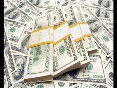 بلومبرج: الدولار ينهي تعاملات الأسبوع عند أعلى مستوى