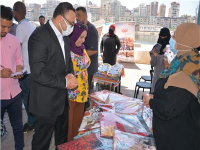 نائب محافظ الدقهلية يفتتح معرض المشغولات اليدوية بمكتبة مصر العامة