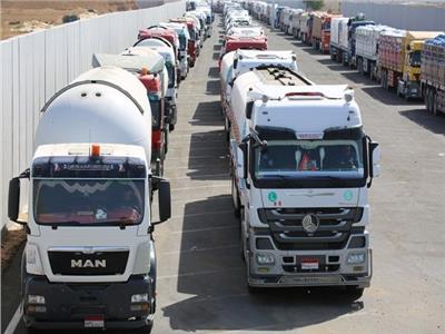 مصر تواصل إدخال المساعدات وطواقم ومعدات إعادة الإعمار لقطاع غزة