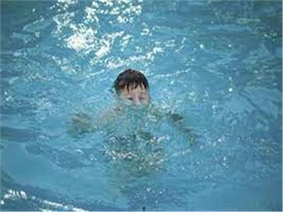 مصرع طفل غرقا بحمام السباحة أثناء التدريب بالمنيا