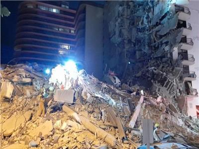 ارتفاع ضحايا انهيار مبنى في أمريكا إلى 16 قتيلا