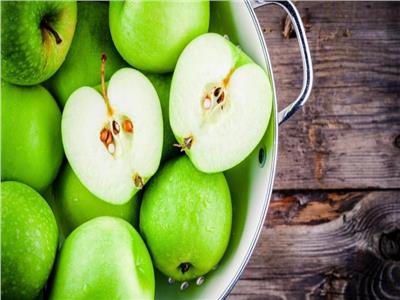 للسيدات| فوائد بذور التفاح.. تحافظ على البشرة من الجفاف وتقوي المناعة 