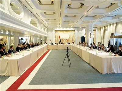 رئيس الوزراء العراقي يلتقي عدداً من رجال الأعمال الإيطاليين في روما