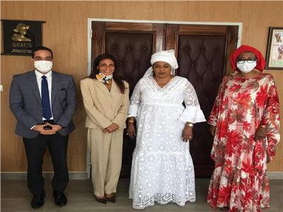 السفيرة المصرية في داكار تلتقي وزيرة المرأة والأسرة وحماية الطفل السنغالية‎‎ 