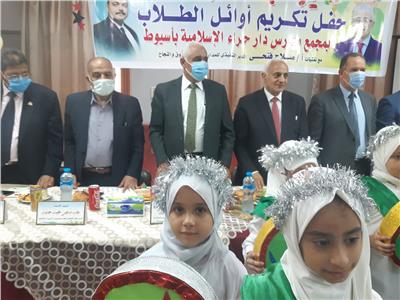 مدارس ٣٠ يونيو بـ«أسيوط» تحتفل بالأوائل.. وشهادات تقدير من وزير التعليم