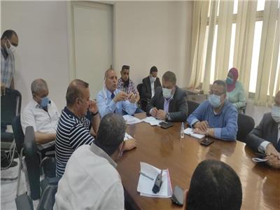 نائب محافظ القاهرة يناقش الخطة الاستثمارية لأحياء المنطقة الشرقية 