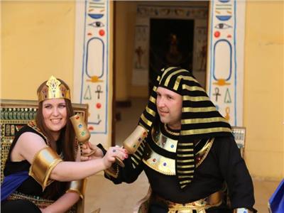 زفاف فرعوني لعروسين برازيليين في القرية الفرعونية|صور 