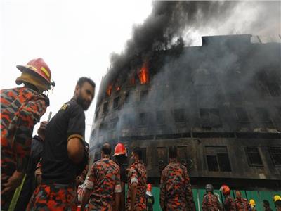 ارتفاع حصيلة ضحايا حريق مصنع بنجلاديش إلى 52 شخصًا