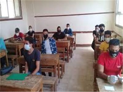 292 ألف طالب وطالبة يؤدون امتحانات الشعبة العلمية اليوم| فيديو