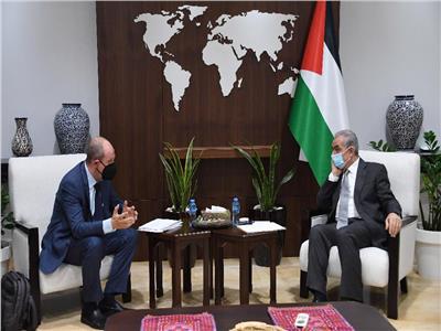 رئيس الوزراء الفلسطيني يبحث مع المبعوث الأمريكي ملف إعادة الإعمار
