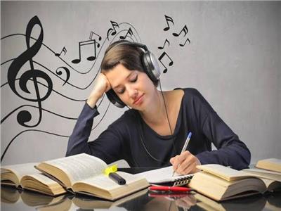 لطلاب الثانوية العامة.. هل الموسيقى مفيدة خلال المذاكرة؟    