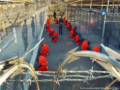 إغلاق جوانتانامو| إدارة بايدن ترحل مغربيًا وتدرس إنهاء تواجد آخر 39 معتقلاً فيه
