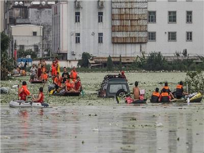 مقتل 25 شخصًا وإجلاء 200 ألف وسط الصين بسبب الفيضانات | فيديو