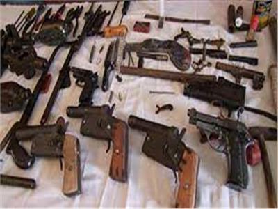 «أمن القليوبية» يضبط 5 عاطلين بحوزتهم 5 قطع سلاح ناري