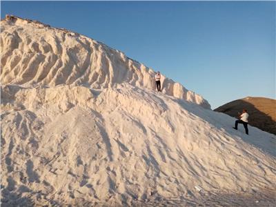 تلال الملح في بورفؤاد.. وجهة جديدة للسياحة الداخلية تنتظر الترويج «العالمي»