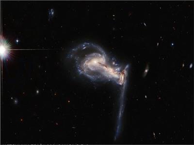 فيديو| تليسكوب «هابل» يلتقط مشهدا لـ 3 مجرات متشابكة