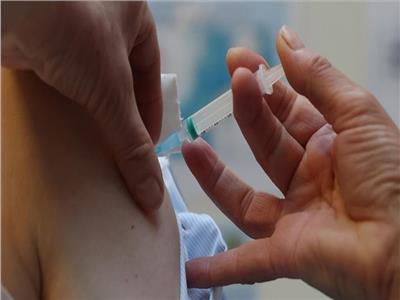 الصحة تُحدد موعد عمل مكاتب تطعيم المسافرين للخارج| فيديو 