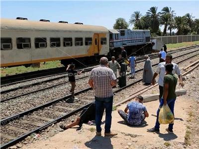 تصادم قطار ركاب بالصدادات الخرسانية بمحطة نجع حمادي ووقوع إصابات 
