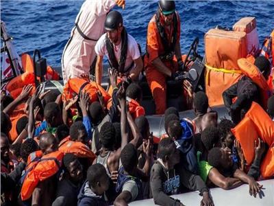 3 مفقودين وإنقاذ 10 في غرق قارب يحمل مهاجرين باليونان