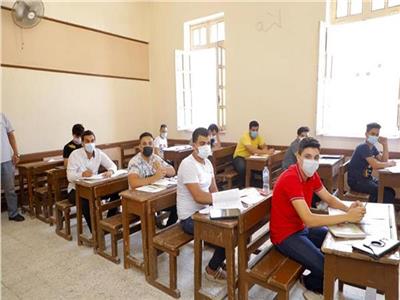 «الأحياء والاستاتيكا» يجمعان طلاب الشعبة العلمية في اليوم الـ15 لامتحانات الثانوية