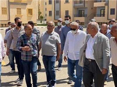 مسئولو الإسكان يتفقدون وحدات «سكن لكل المصريين» بمدينة السادات