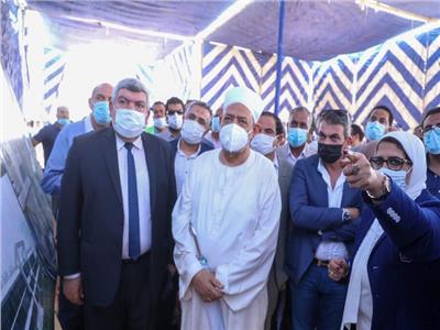 وزيرة الصحة وشيخ الأزهر يتفقدان مستشفى القرنة التخصصي
