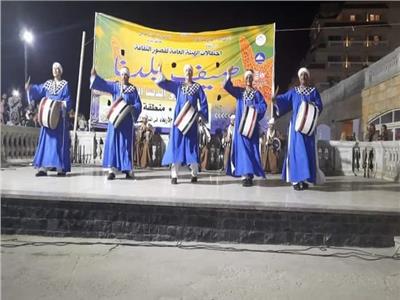 شعبية المنيا تُبهر الجمهور في «صيف بلدنا» على مسرح رأس البر في دمياط 