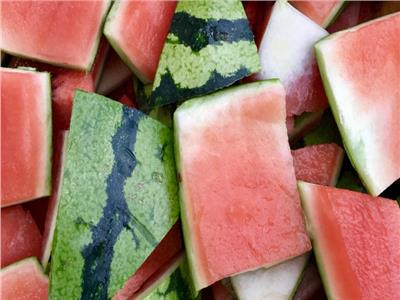 للسيدات| ماسك قشر البطيخ لتفتيح البشرة في الصيف