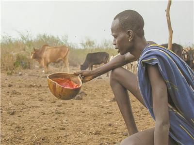 قبيلة إثيوبية تشرب دماء الأبقار كل صباح لطرد الأرواح الشريرة