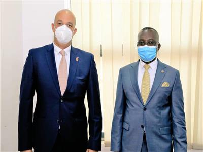 السفير المصري لدى كمبالا يلتقي بوزير الدولة للشئون الخارجية