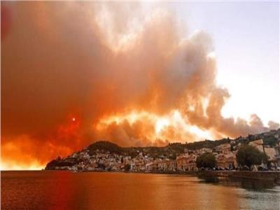 اندلاع حريق جديد في جزيرة إيفيا اليونانية 