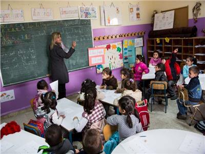 لبنان يقرر فتح المدارس بدءاً من الشهر المقبل وسط انهيار اقتصادي
