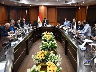 وزير الشباب يبحث تطوير آليات عمل صندوق دعم الرياضة المصرية 