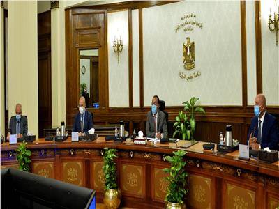 رئيس الوزراء يستعرض مقترحا لتشغيل محطة حافلات مركزية بمنطقة غرب القاهرة