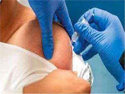 «المهن الطبية»: لا تعارض بين التطعيم بلقاح كورونا وبنج الأسنان