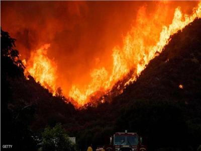 كاليفورنيا تجلي 22 ألف شخص من منازلهم بسبب الحرائق