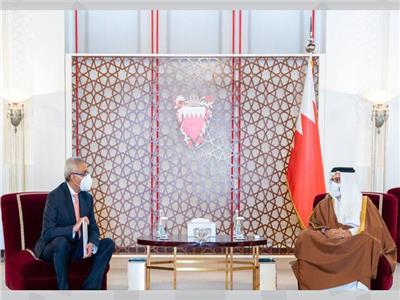 ولي العهد البحريني يتسلم دعوة لزيارة مصر ويؤكد: تربط البلدين علاقات راسخة