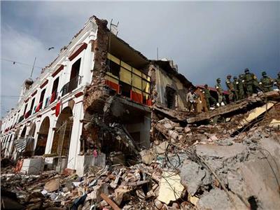 بالفيديو | المشاهد الأولى لاهتزاز المباني في المكسيك بسبب الزلزال